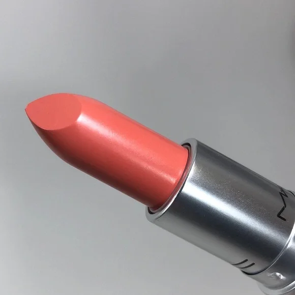 M.A.C Cosmetics Amplified Creme Lipstick – 129 SPOTLIGHT ME - Picture 4 of 8